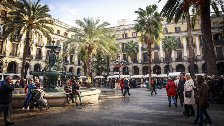 Barcelona - Złota Historia Pięknego Miasta