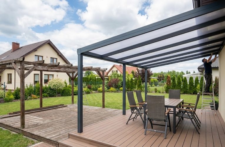 Koniec z moknięciem na podjeździe. Dlaczego automatyczna brama garażowa to dziś standard, a nie luksus?